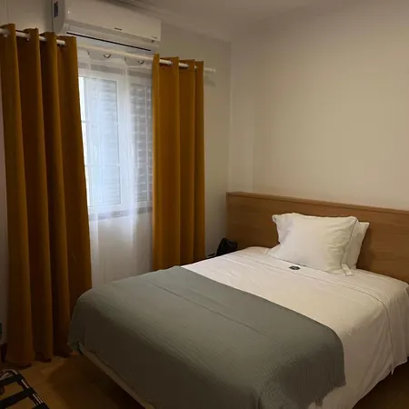 Πανσιόν Insular *